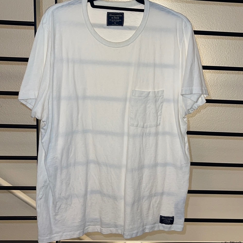 Never worn, amazing condition Abercrombie and Fitch extra-large white T-shirt
